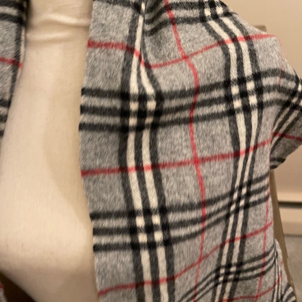 Authentic Burberrys vintage nova check grey wool scarf ( D5045) - Picture 6 of 8